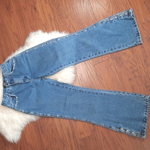 R21 Y2K Highrise Embroidered Button Flare Jeans - Picture 1 of 9